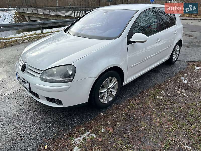 Хетчбек Volkswagen Golf 2008 в Звягелі