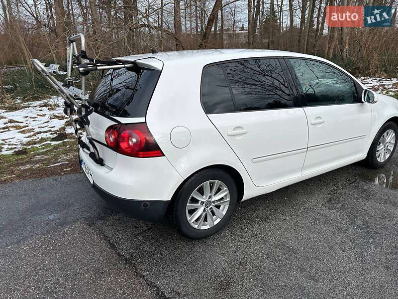 Хетчбек Volkswagen Golf 2008 в Звягелі