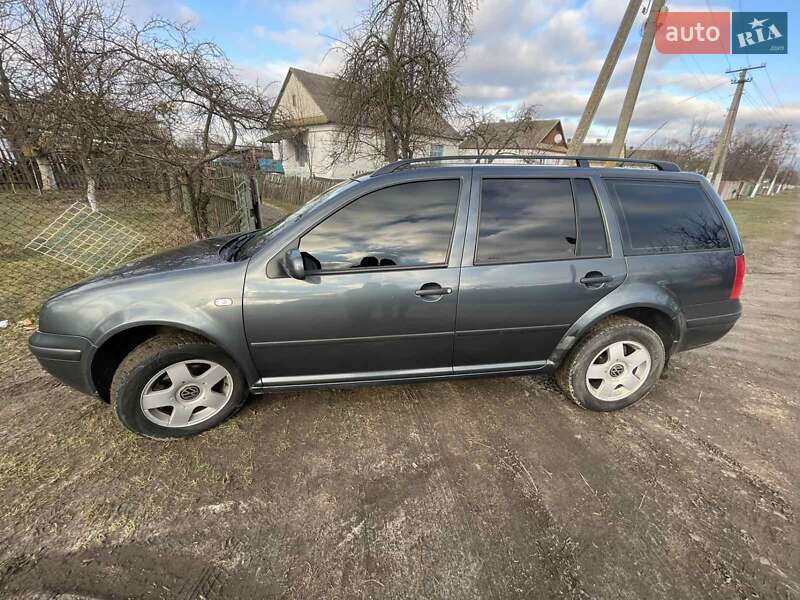 Универсал Volkswagen Golf 2003 в Сарнах
