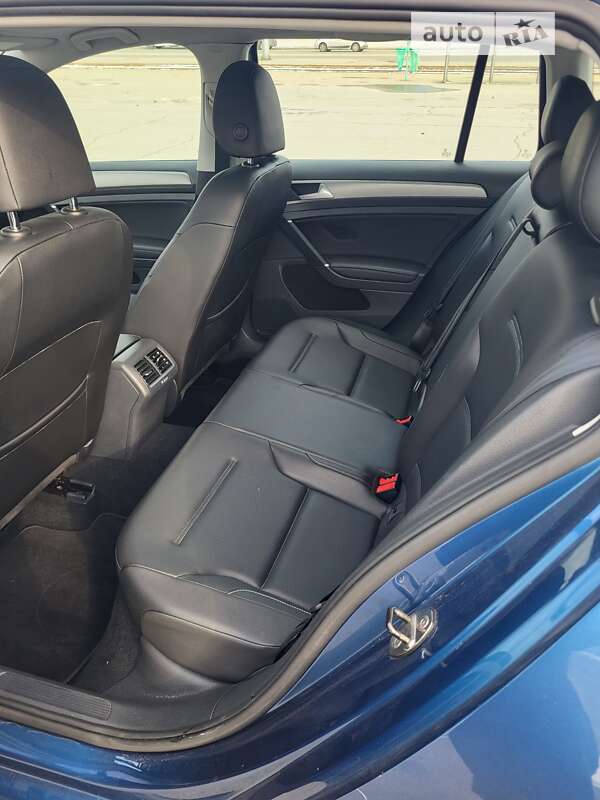 Універсал Volkswagen Golf 2016 в Харкові