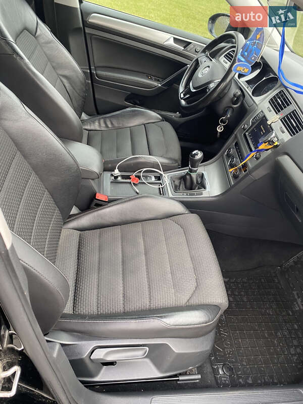 Универсал Volkswagen Golf 2016 в Луцке