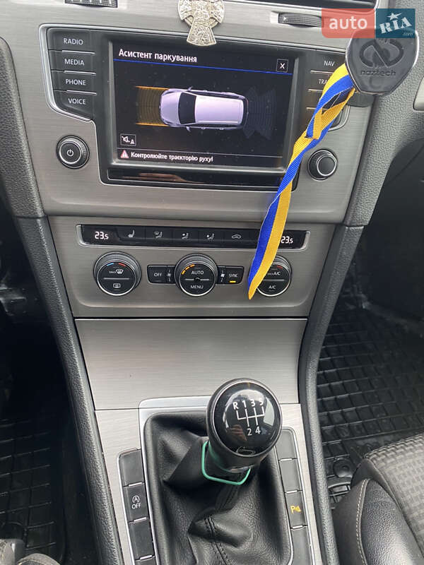 Универсал Volkswagen Golf 2016 в Луцке