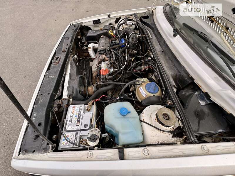 Хэтчбек Volkswagen Golf 1990 в Одессе
