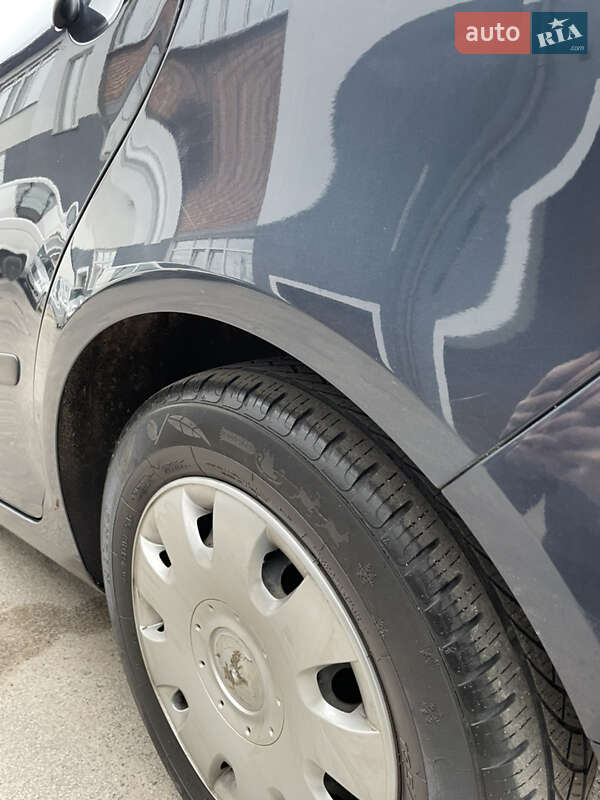 Хэтчбек Volkswagen Golf 2005 в Виннице