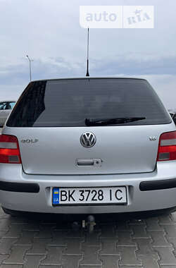 Хэтчбек Volkswagen Golf 2003 в Ровно