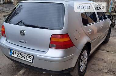 Хэтчбек Volkswagen Golf 2002 в Ромнах