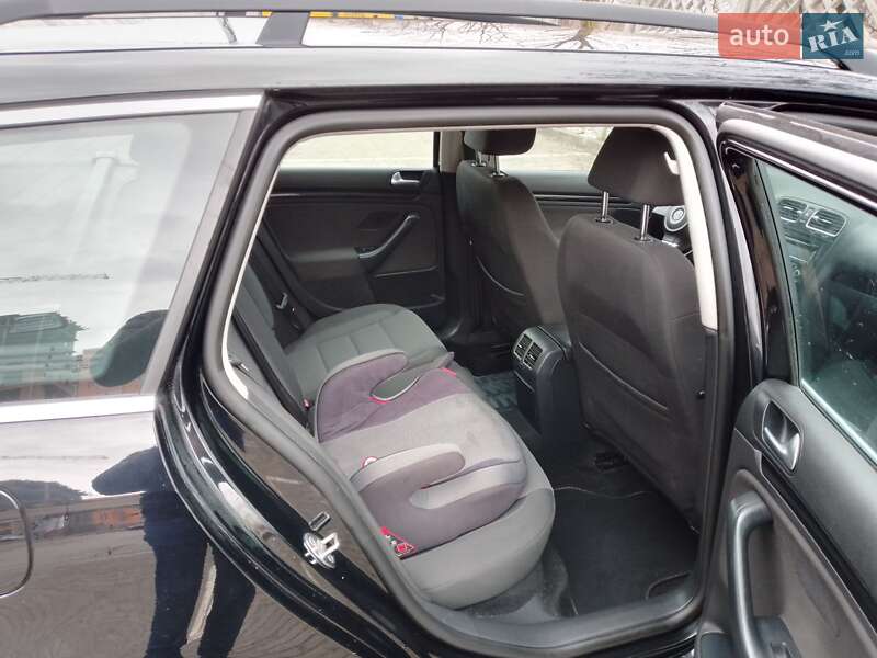 Універсал Volkswagen Golf 2012 в Івано-Франківську