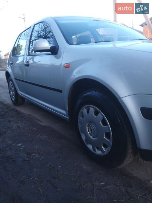 Хэтчбек Volkswagen Golf 1999 в Краснограде