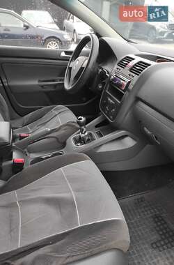 Хэтчбек Volkswagen Golf 2007 в 