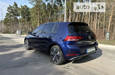 Хэтчбек Volkswagen Golf 2018 в Киеве