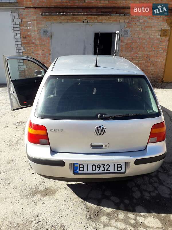 Хэтчбек Volkswagen Golf 2001 в Полтаве