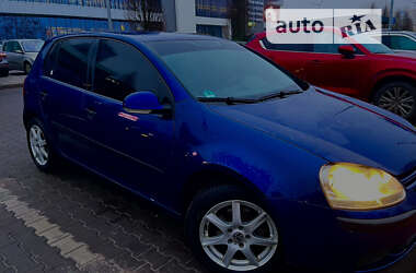 Хетчбек Volkswagen Golf 2004 в Києві