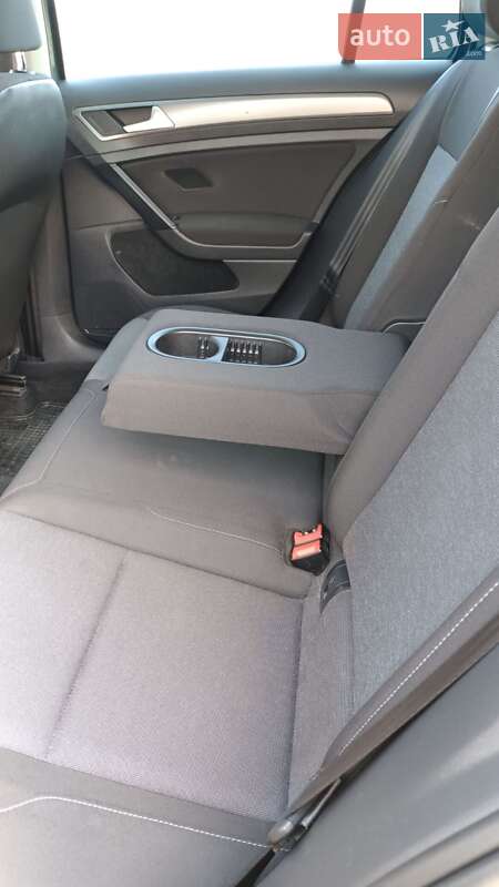 Універсал Volkswagen Golf 2016 в Києві