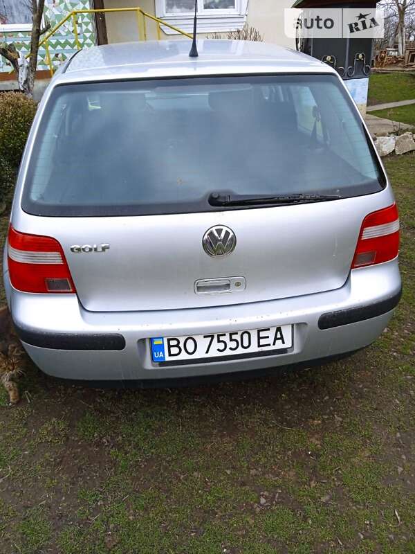 Хетчбек Volkswagen Golf 2002 в Тлумачі