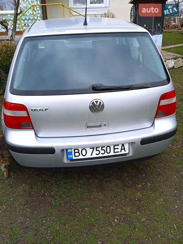 Хэтчбек Volkswagen Golf 2002 в Тлумаче