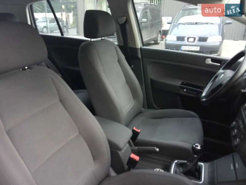 Хетчбек Volkswagen Golf 2005 в Хмельницькому