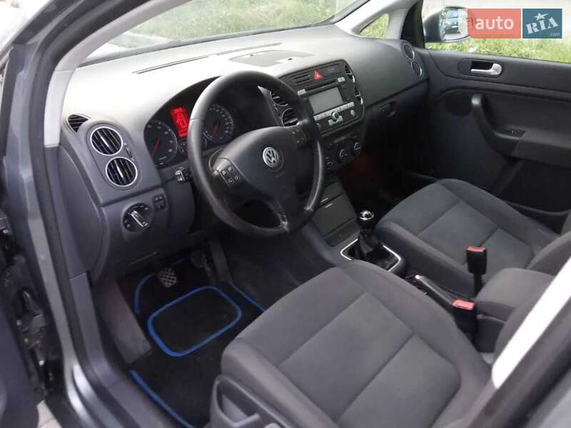 Хетчбек Volkswagen Golf 2005 в Хмельницькому