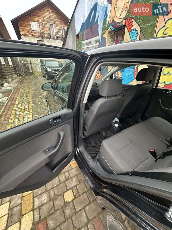 Хетчбек Volkswagen Golf 2005 в Рахові