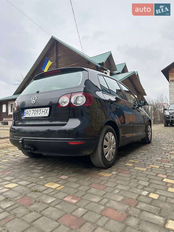 Хетчбек Volkswagen Golf 2005 в Рахові