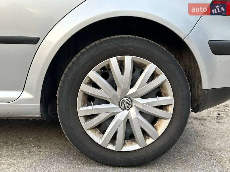 Хэтчбек Volkswagen Golf 2000 в Кременчуге