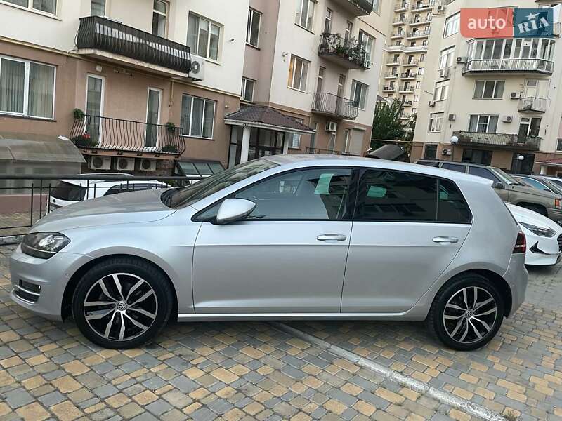 Хэтчбек Volkswagen Golf 2014 в Одессе