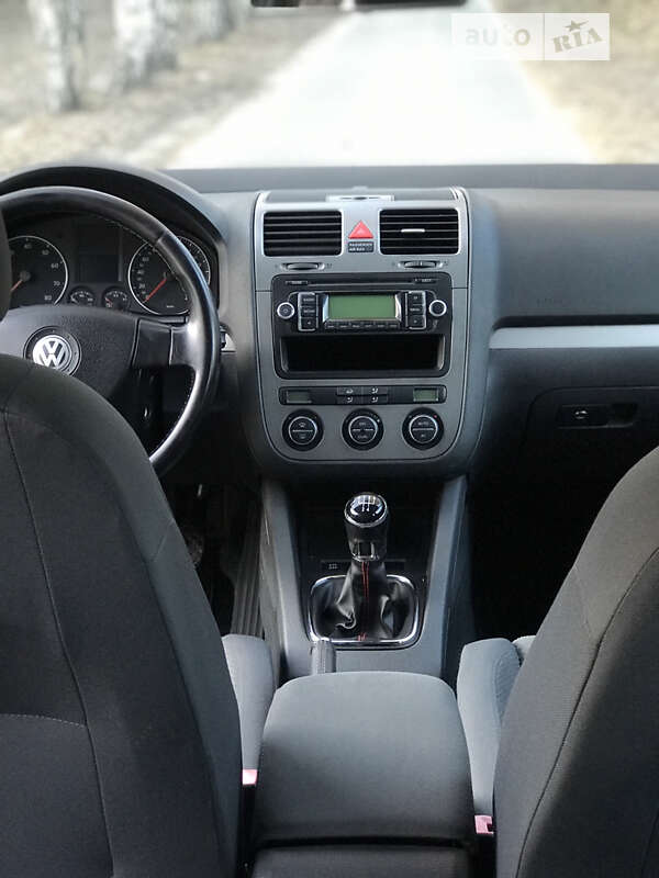 Хэтчбек Volkswagen Golf 2008 в Киеве