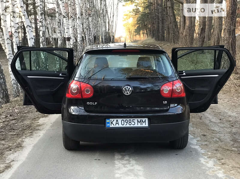 Хэтчбек Volkswagen Golf 2008 в Киеве
