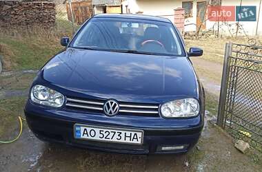 Хэтчбек Volkswagen Golf 2001 в Рахове