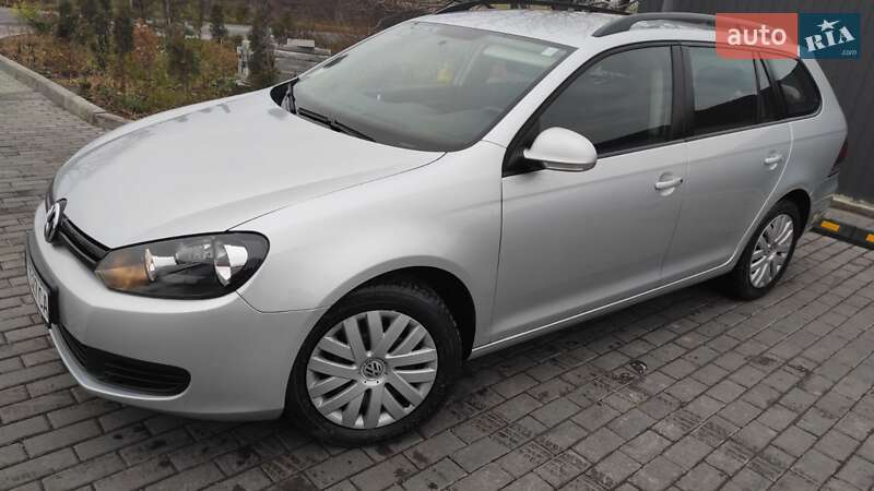 Универсал Volkswagen Golf 2011 в Ровно