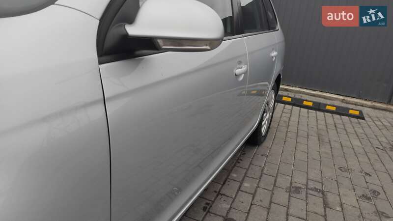 Универсал Volkswagen Golf 2011 в Ровно