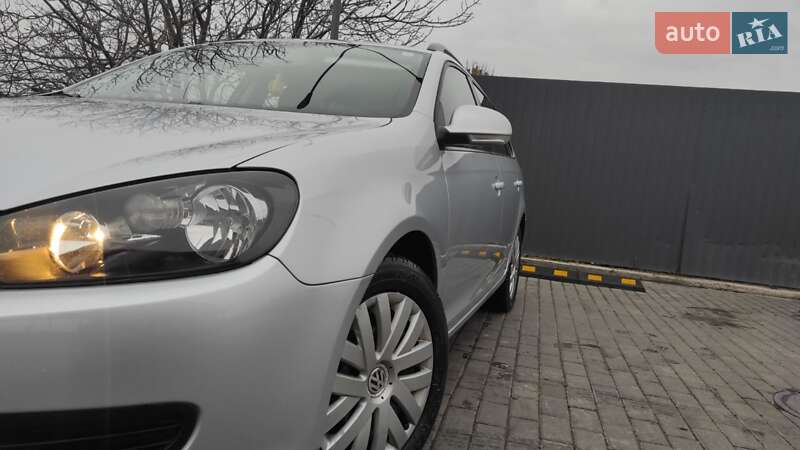 Универсал Volkswagen Golf 2011 в Ровно