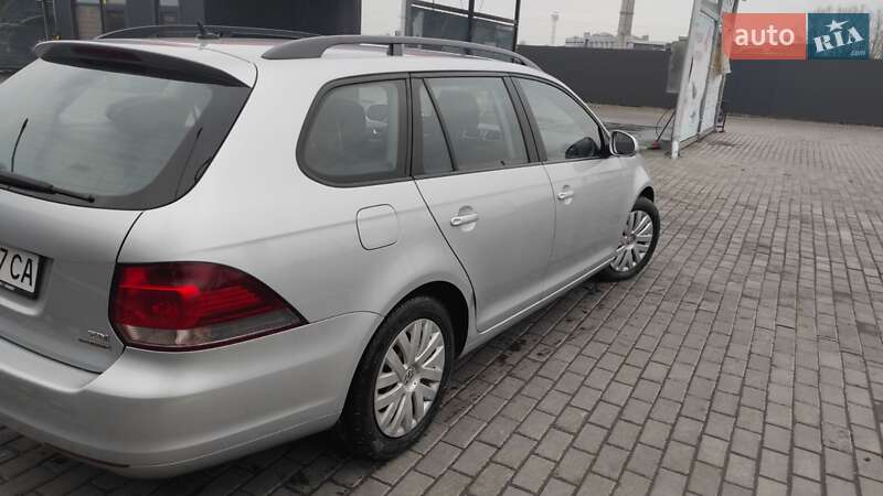 Универсал Volkswagen Golf 2011 в Ровно