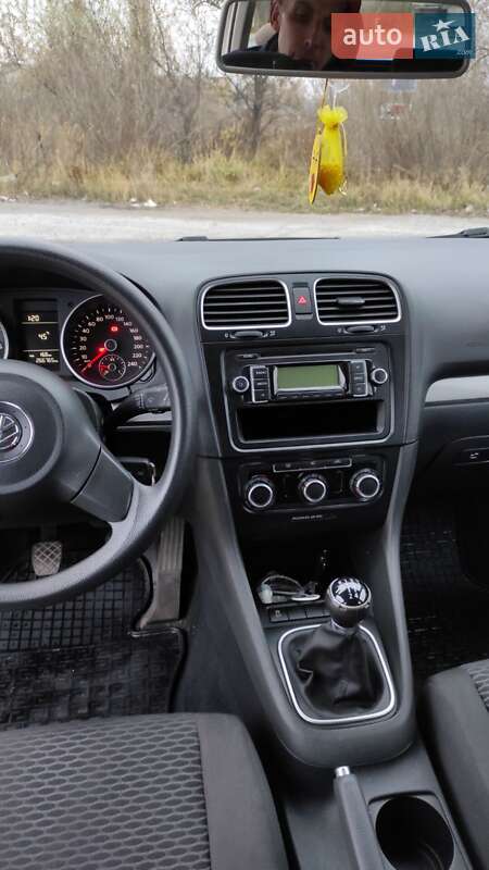 Универсал Volkswagen Golf 2011 в Ровно