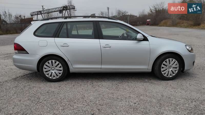 Универсал Volkswagen Golf 2011 в Ровно