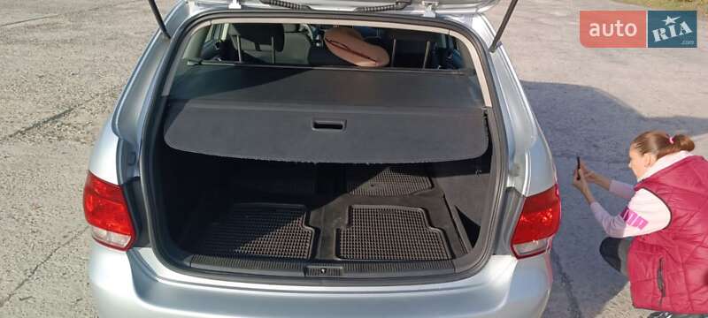 Универсал Volkswagen Golf 2011 в Ровно