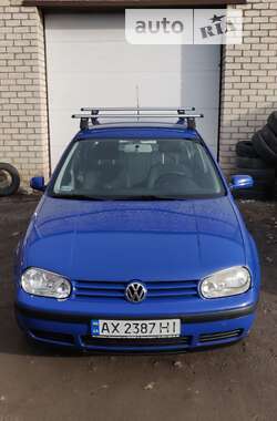 Хетчбек Volkswagen Golf 2001 в Харкові