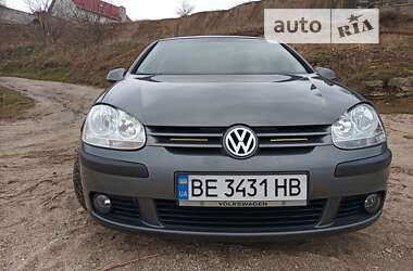 Хэтчбек Volkswagen Golf 2005 в Николаеве