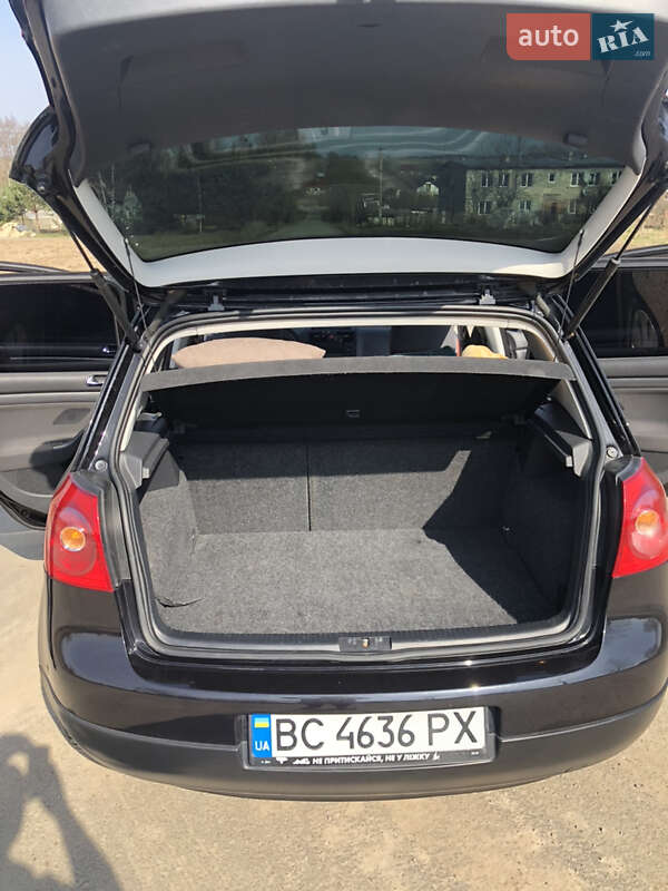 Хэтчбек Volkswagen Golf 2004 в Львове
