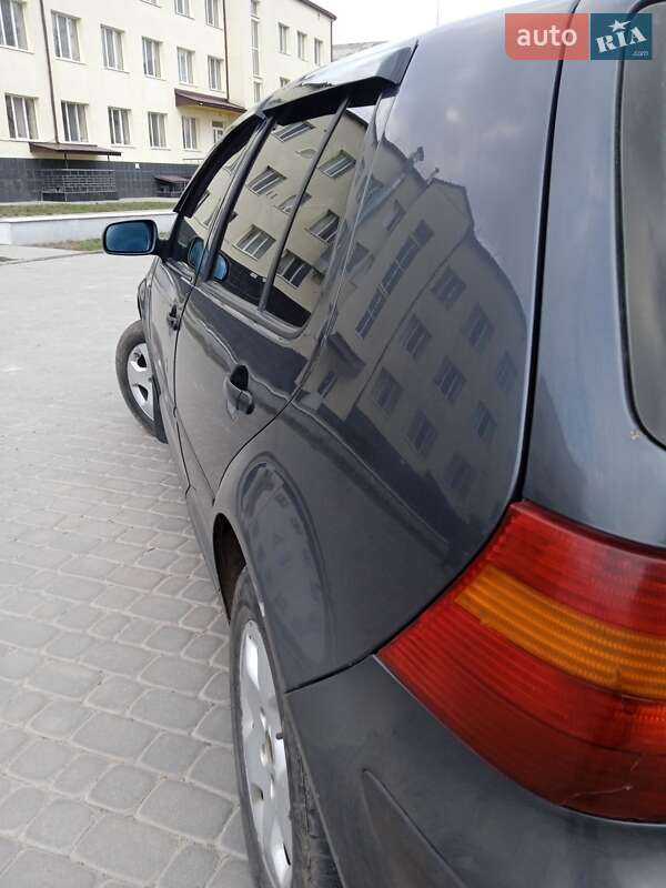 Хэтчбек Volkswagen Golf 2002 в Теплике