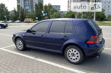 Хэтчбек Volkswagen Golf 2001 в Сумах