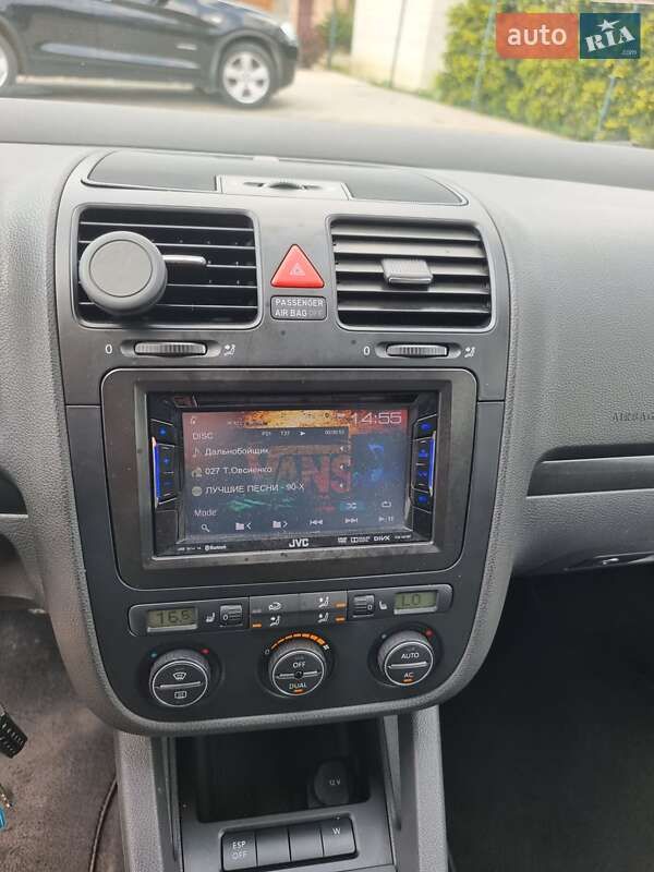 Хэтчбек Volkswagen Golf 2008 в Черновцах