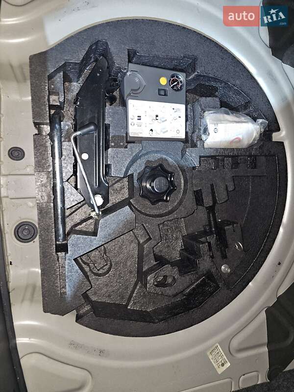 Хэтчбек Volkswagen Golf 2008 в Черновцах