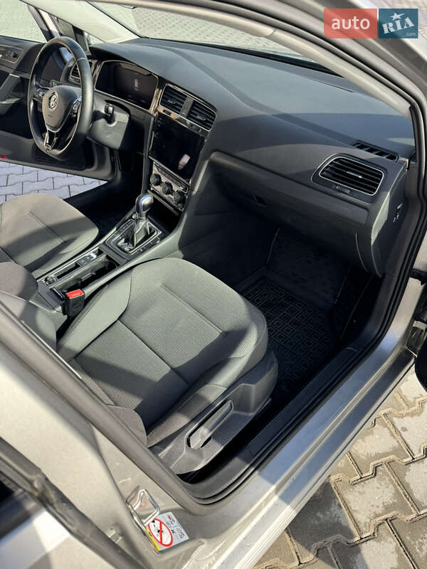 Хэтчбек Volkswagen Golf 2017 в Тернополе