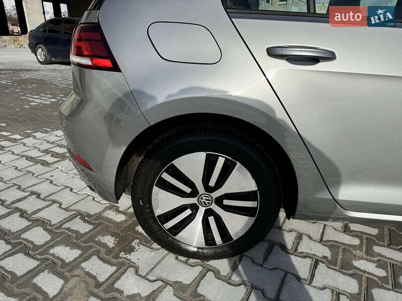 Хэтчбек Volkswagen Golf 2017 в Тернополе