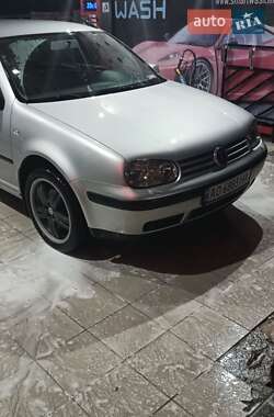 Универсал Volkswagen Golf 2001 в Виноградове