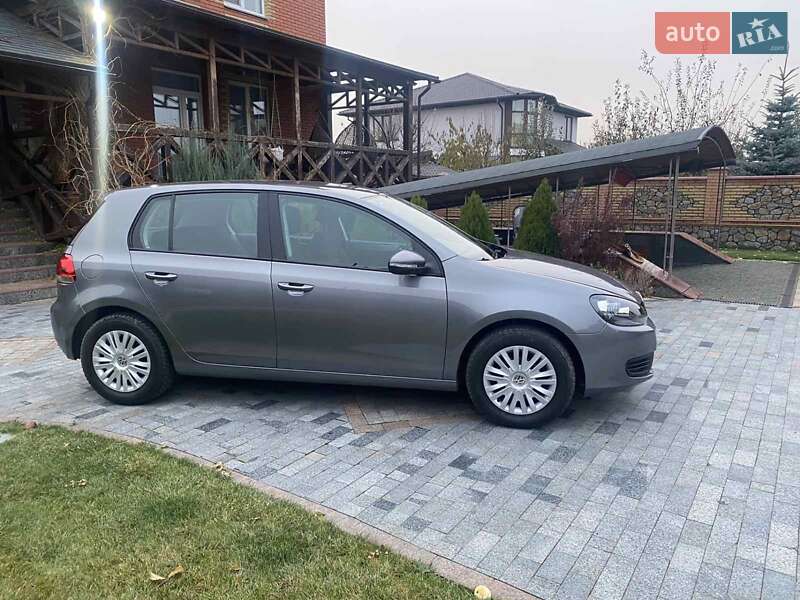 Хетчбек Volkswagen Golf 2009 в 