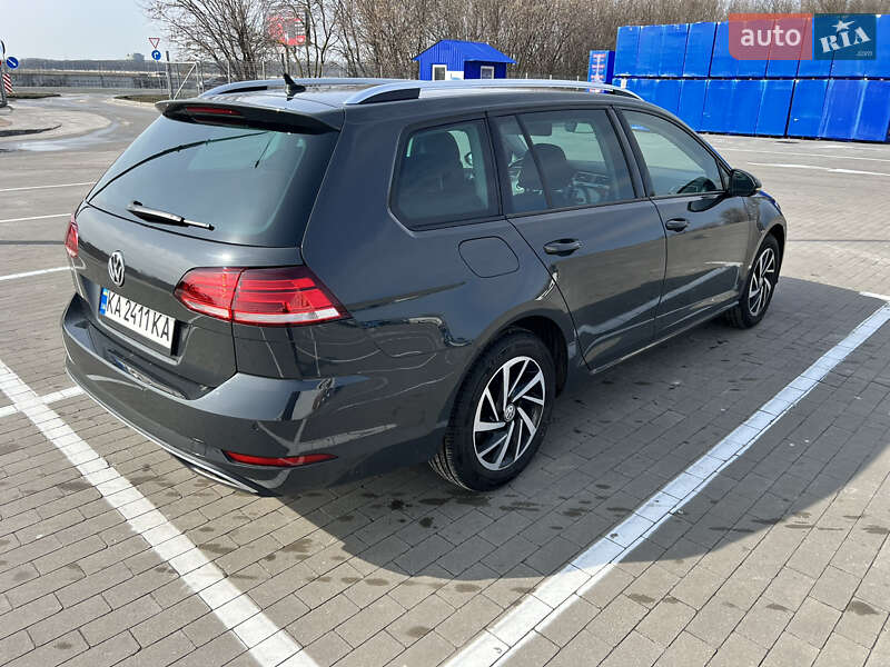 Универсал Volkswagen Golf 2018 в Киеве