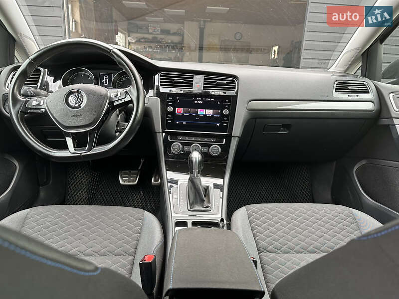 Универсал Volkswagen Golf 2018 в Киеве