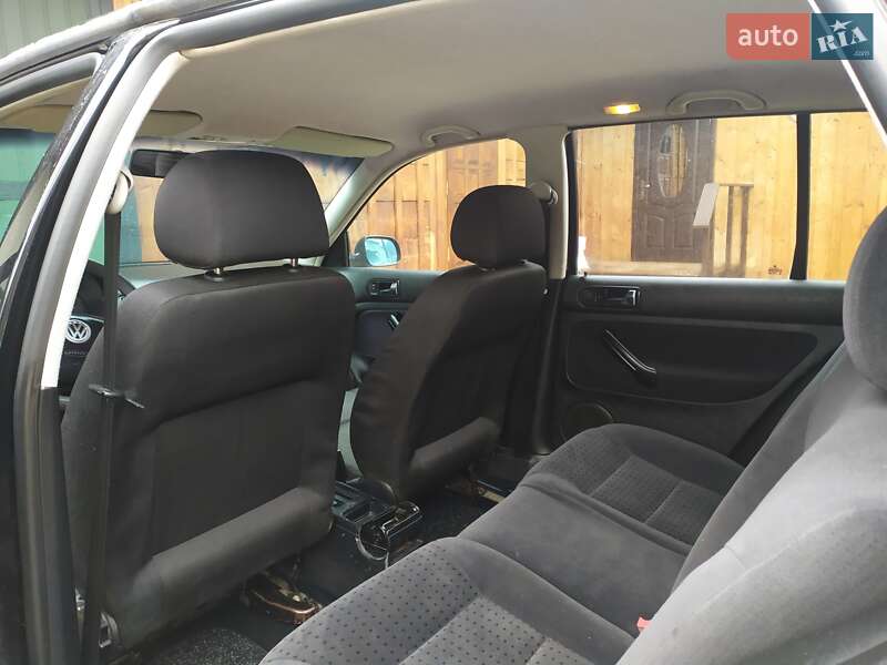 Хэтчбек Volkswagen Golf 1998 в Вижнице