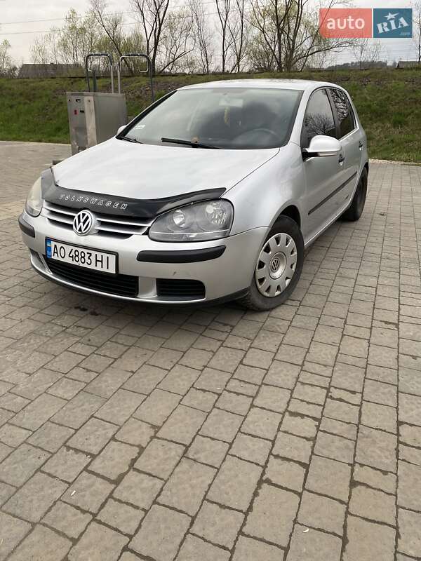 Хэтчбек Volkswagen Golf 2004 в Тячеве